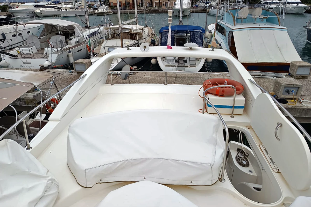 Azimut 46