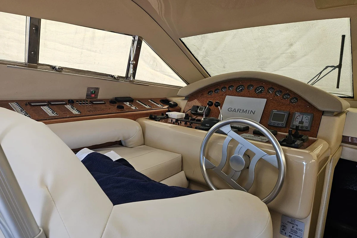 Ferretti 430